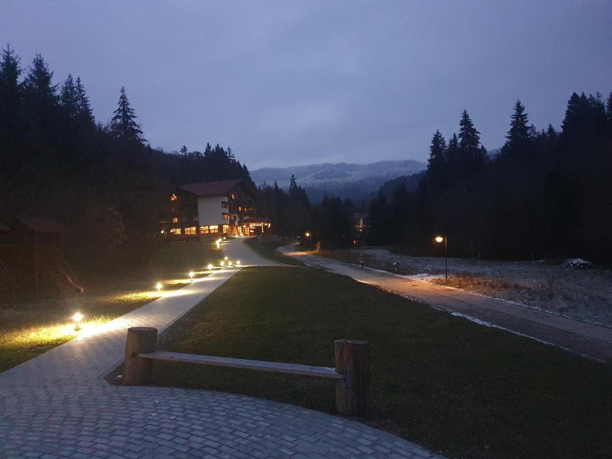 Monte Cervo Bio Hotel & Spa コバスナ エクステリア 写真